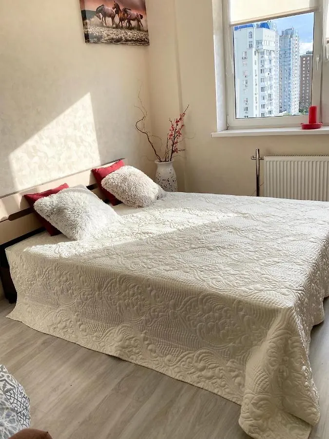 View Fresh Apartment Near The Metro Kijev